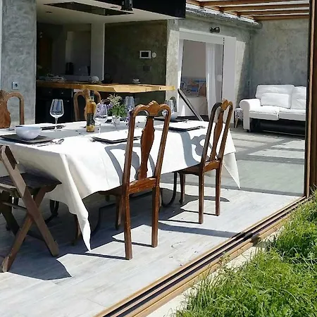 Beach House Surf & Relax * Casais de Sao Lourenco
